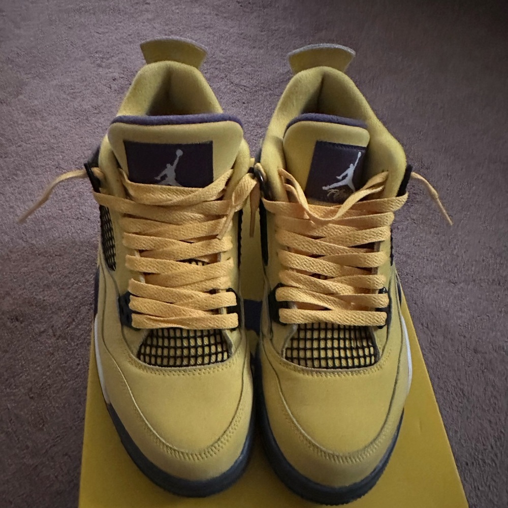 Jordan Retro 4 lighting yellow size 7 youth preowned with original box